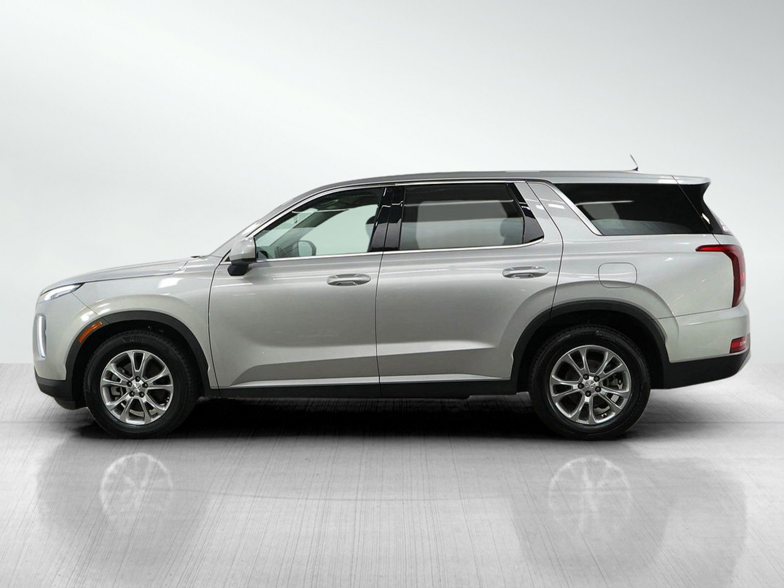 Used 2021 Hyundai Palisade SE with VIN KM8R1DHE0MU277267 for sale in Minneapolis, Minnesota