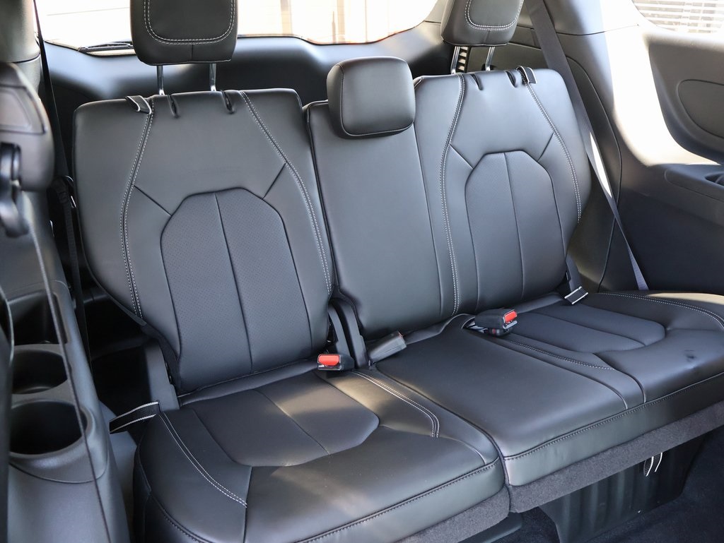 2026 Chrysler Pacifica photo 11