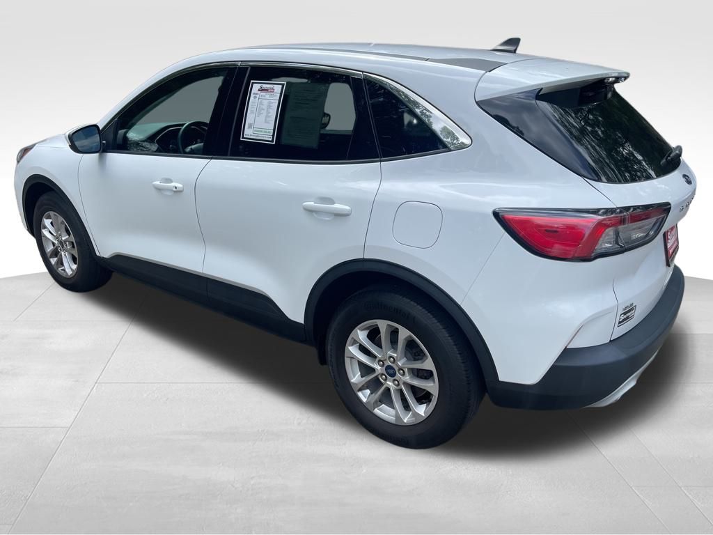 2021 Ford Escape SE photo 3