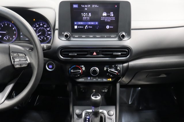 2022 Hyundai Kona SEL photo 3