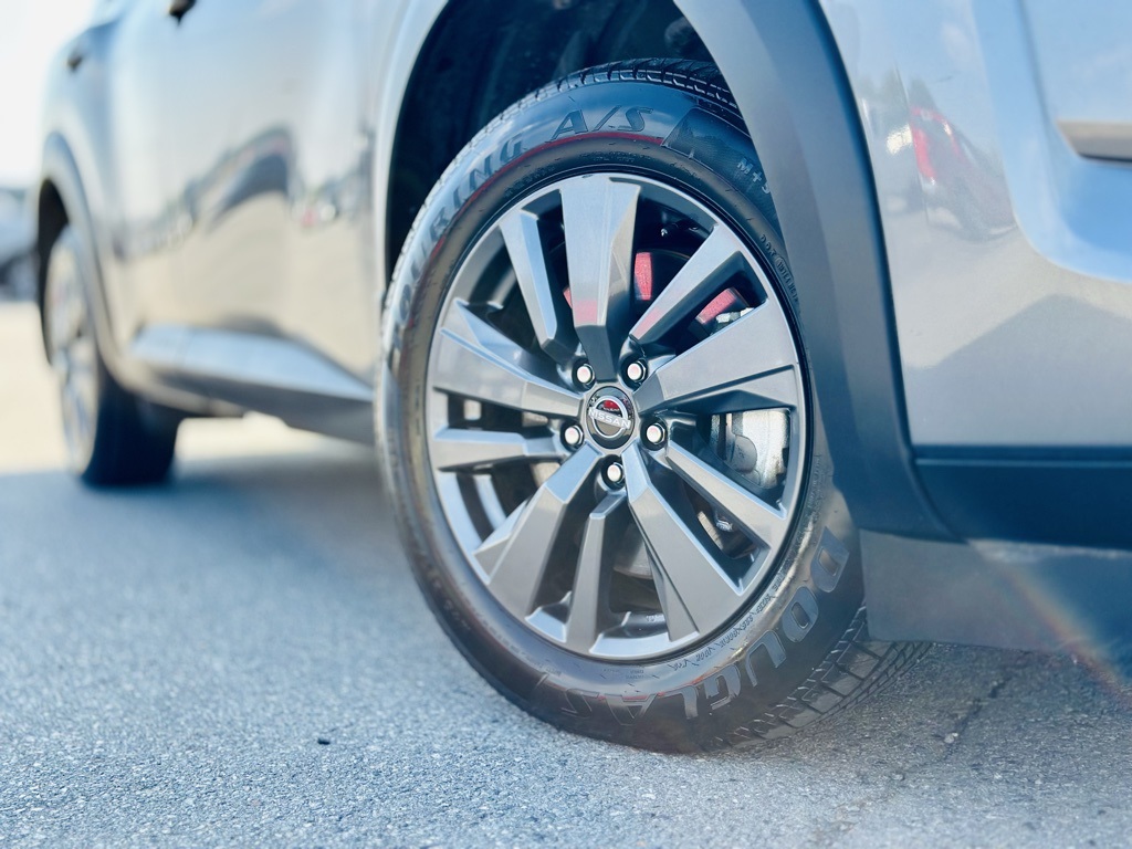 2022 Nissan Pathfinder SV photo 6