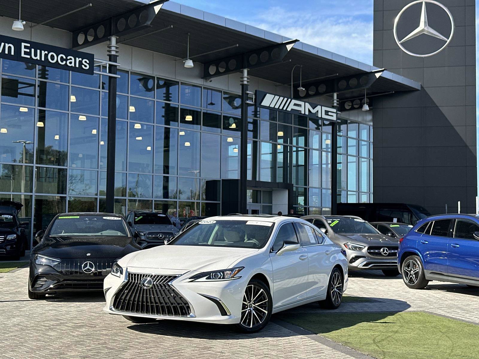 2023 Lexus ES 350's photo
