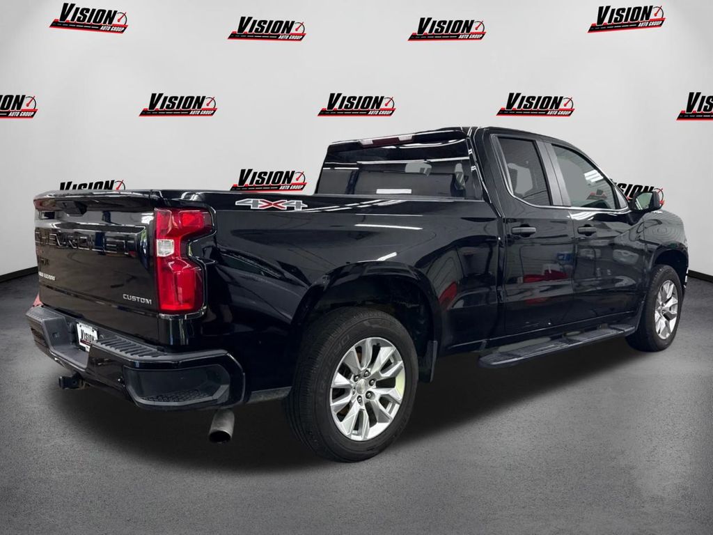 2019 Chevrolet Silverado 1500 Custom photo 3