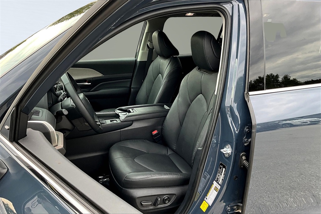 2024 Toyota Grand Highlander Limited photo 13