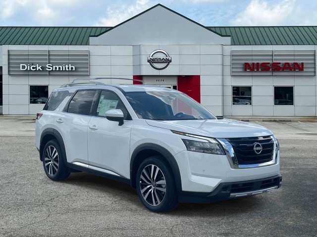 2025 Nissan Pathfinder Platinum's photo
