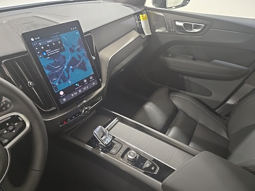 2026 Volvo XC60 B5 Black Edition photo 10