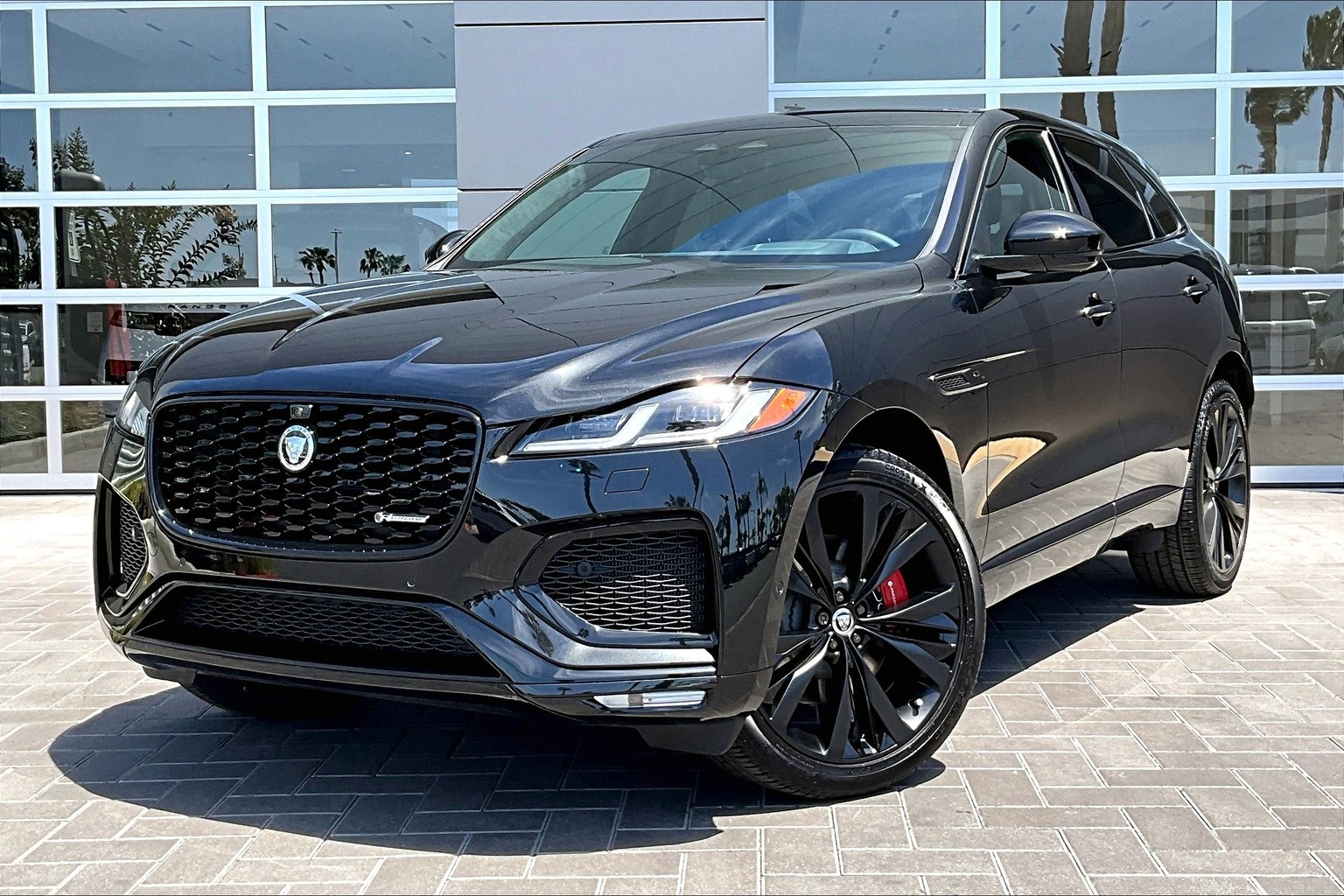2025 Jaguar F-PACE R-Dynamic S's photo
