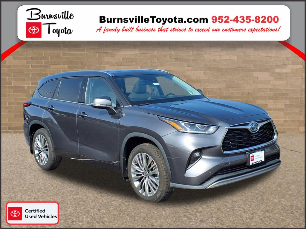 2022 Toyota Highlander Platinum's photo