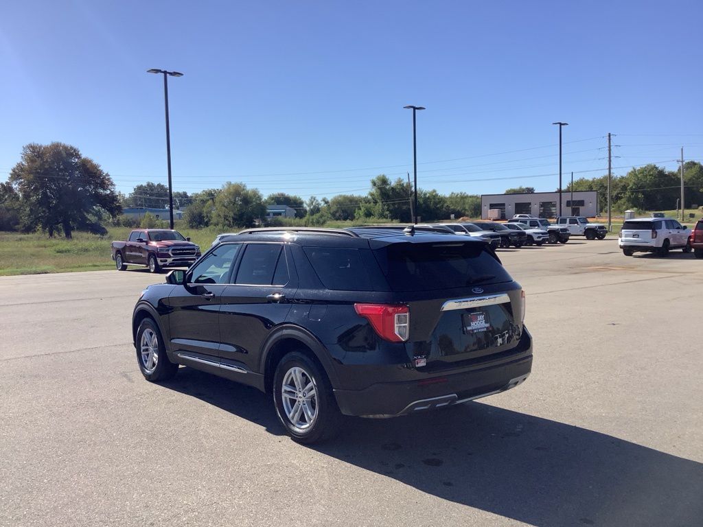 2024 Ford Explorer XLT photo 3