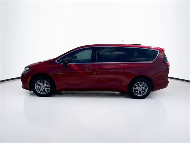 2026 Chrysler Pacifica photo 3