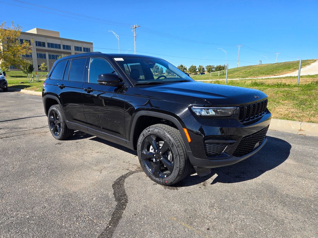 2025 Jeep Grand Cherokee Altitude's photo