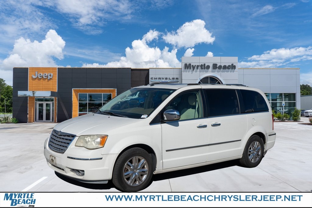 2008 Chrysler Town & Country Limited's photo