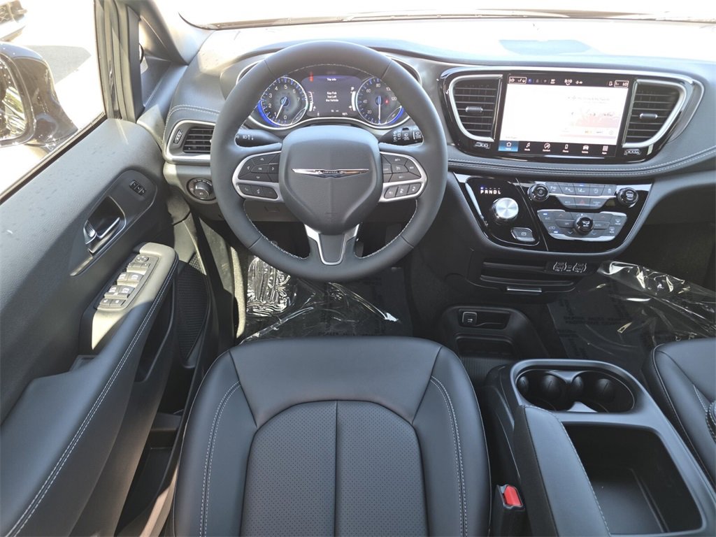 2025 Chrysler Pacifica photo 11