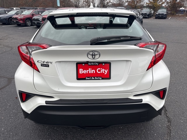 2019 Toyota C-HR LE photo 4