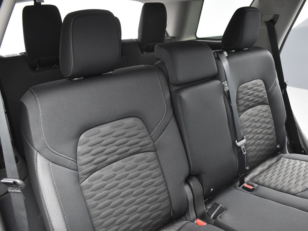 2025 Nissan Pathfinder S photo 23