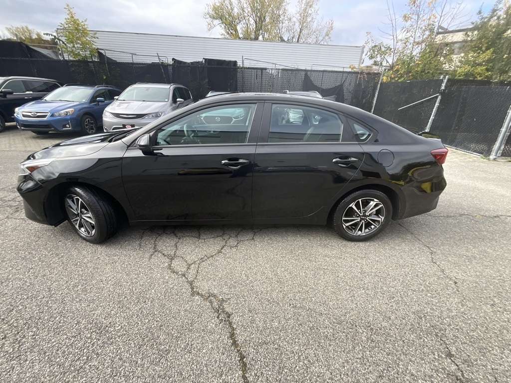 2023 Kia Forte LXS photo 3
