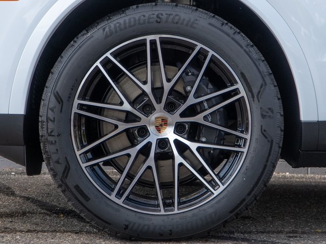 2026 Porsche Cayenne photo 12