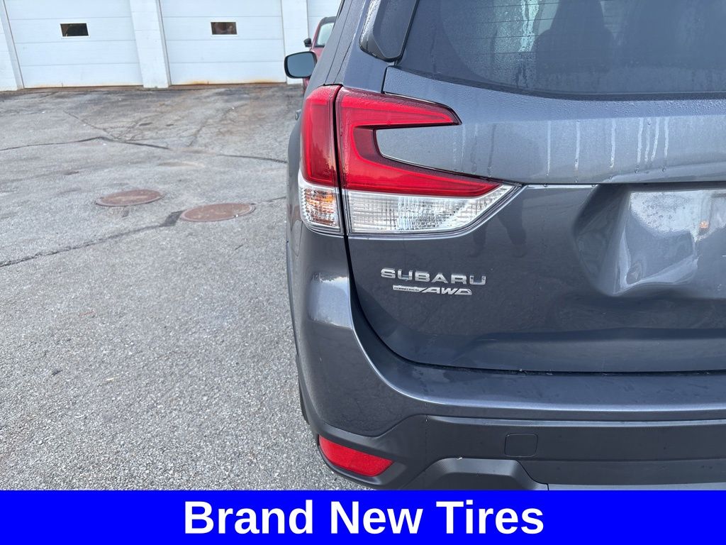 2022 Subaru Forester Premium photo 5