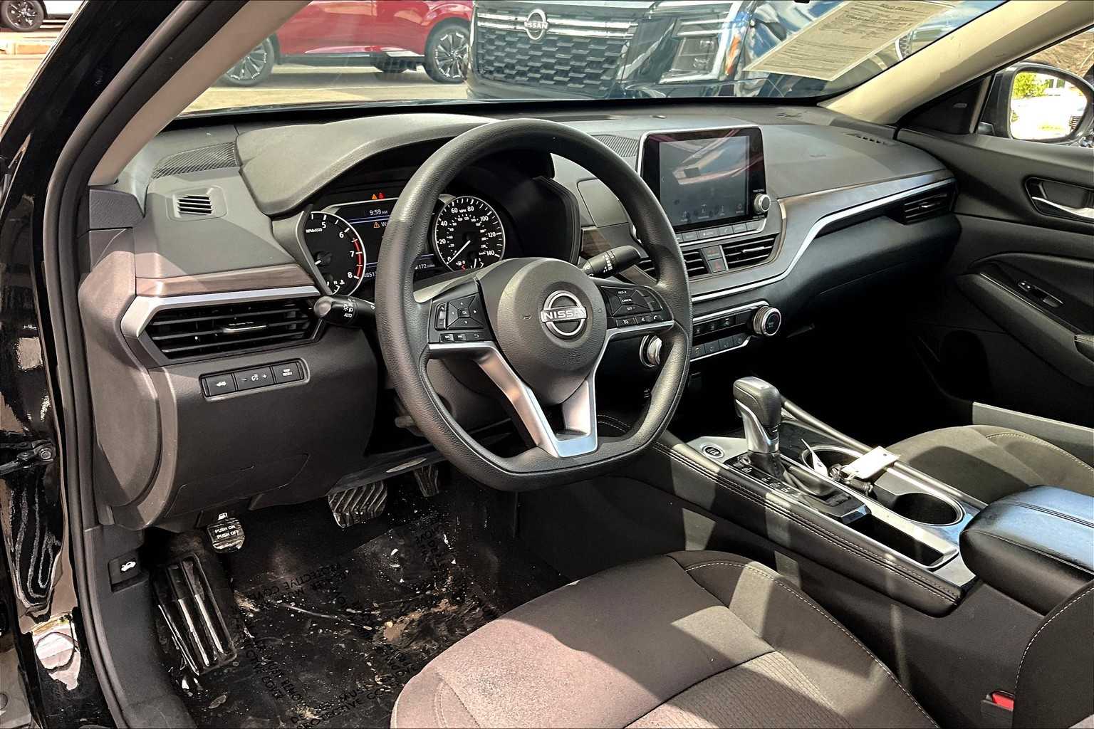 2023 Nissan Altima 2.5 SV photo 11