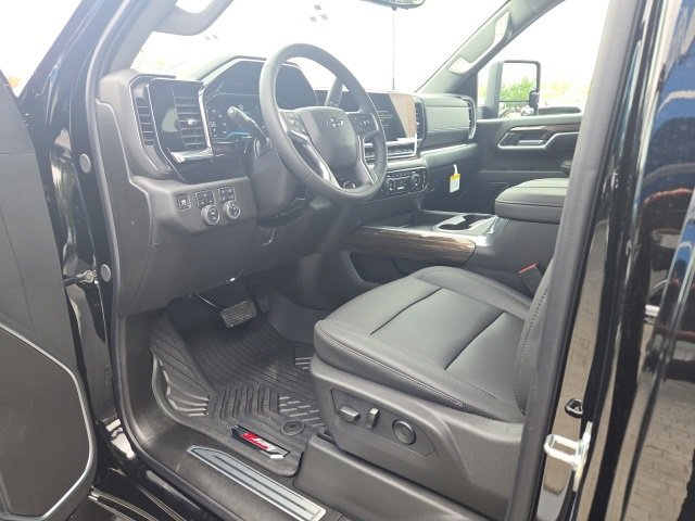 2025 Chevrolet Silverado 2500HD LT photo 13