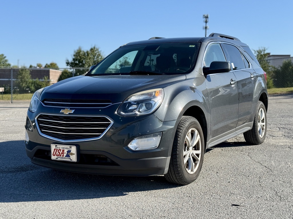 2017 Chevrolet Equinox LT photo 2