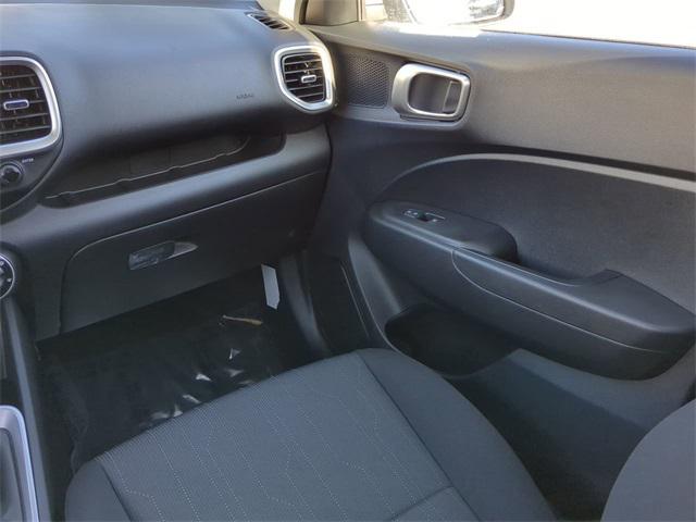 2025 Hyundai Venue SE photo 15