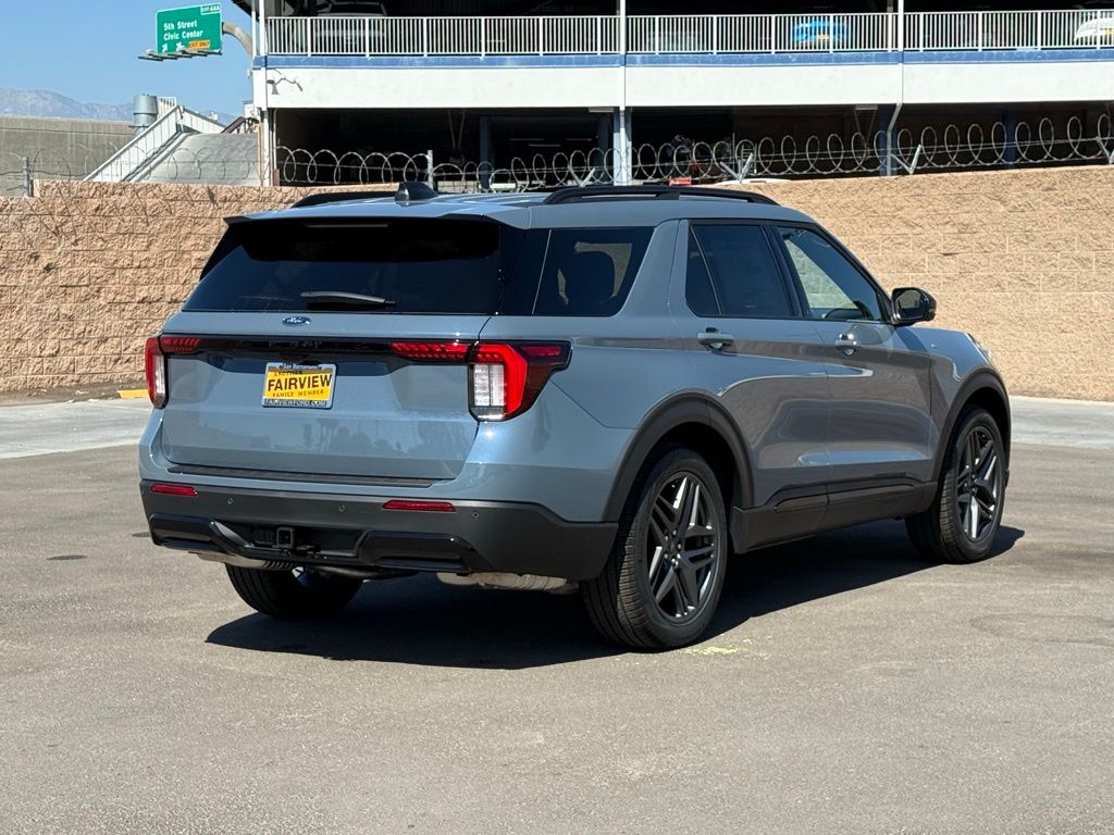 2025 Ford Explorer ST-Line photo 3