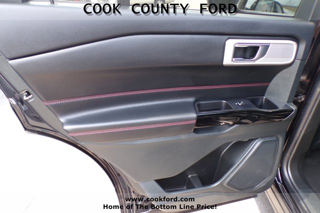 2024 Ford Explorer ST-Line photo 15