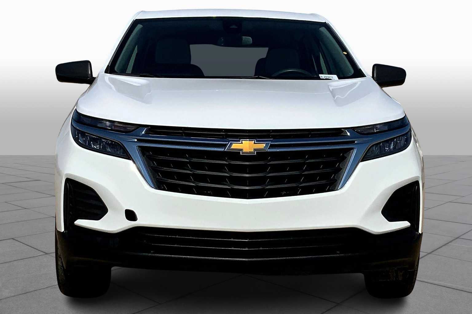2024 Chevrolet Equinox LS photo 3