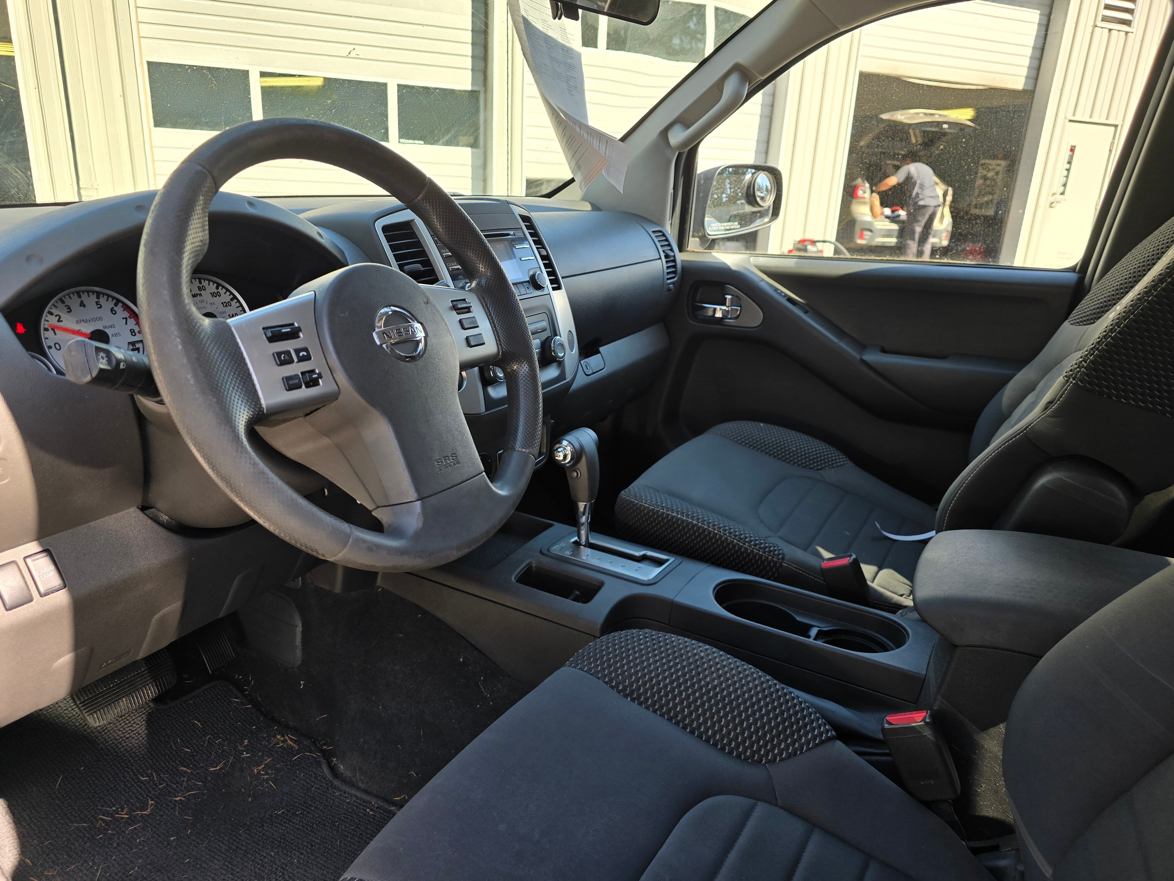 2013 Nissan Frontier Desert Runner photo 2