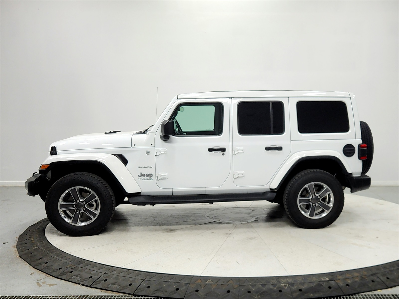 2021 Jeep Wrangler Unlimited Sahara photo 4