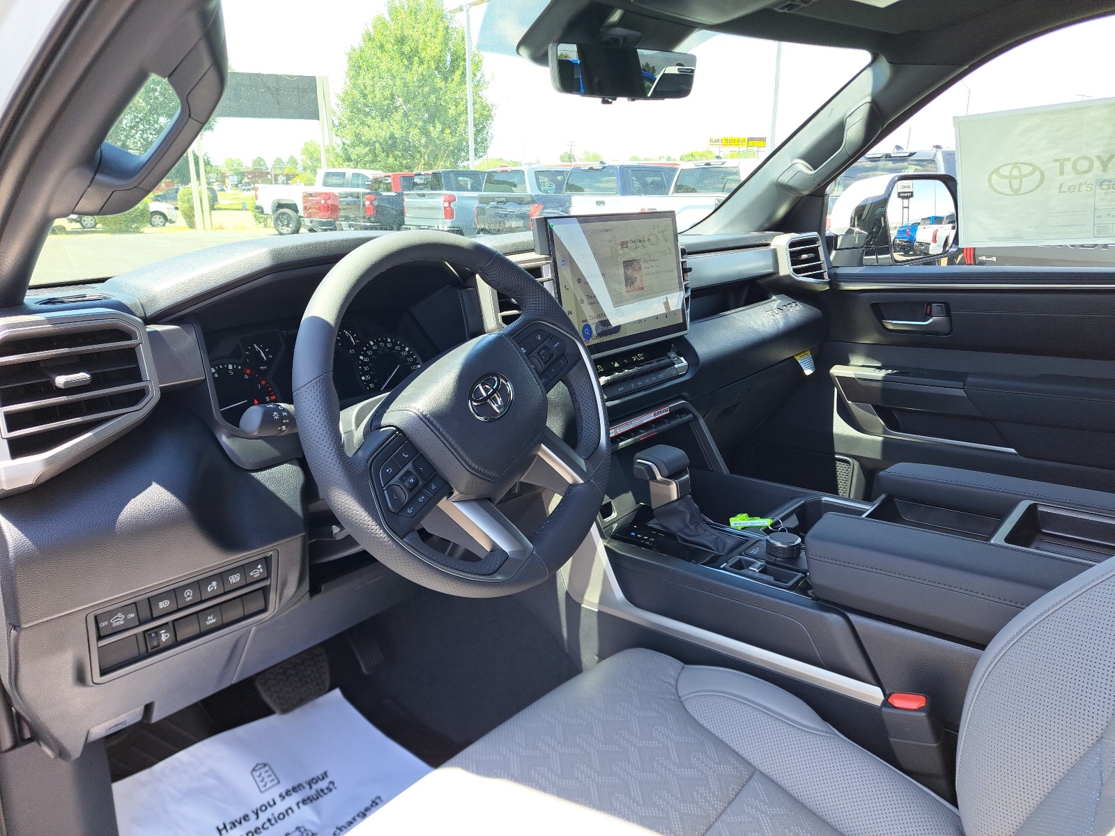 2025 Toyota Tundra SR5 CrewMax photo 18