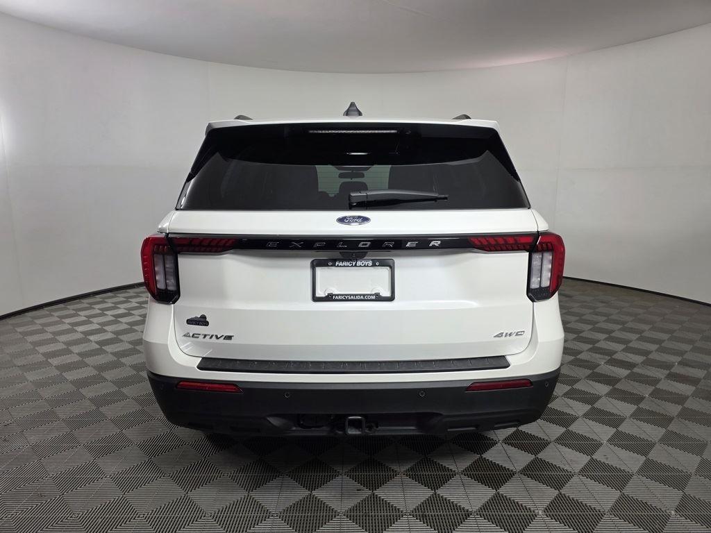 2025 Ford Explorer photo 4