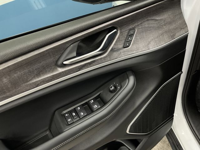 2021 Jeep Grand Cherokee L photo 25
