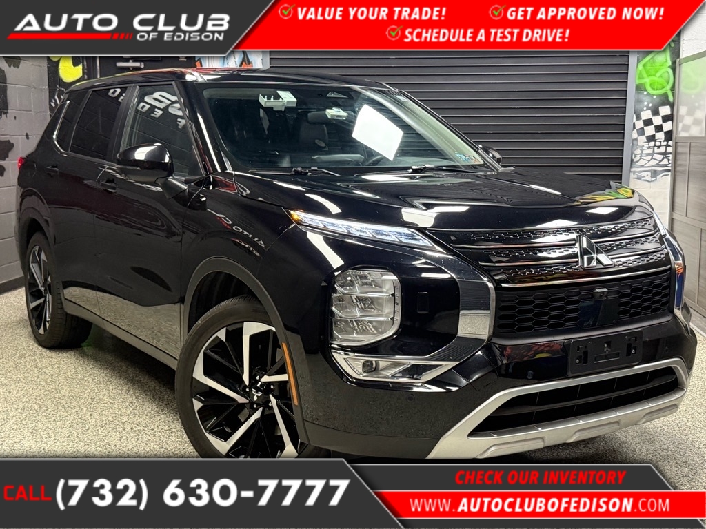 2023 Mitsubishi Outlander SE's photo
