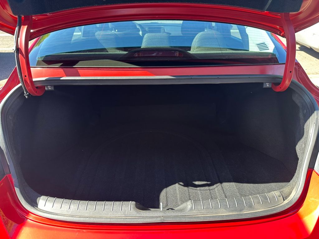2023 Hyundai Elantra SEL photo 29