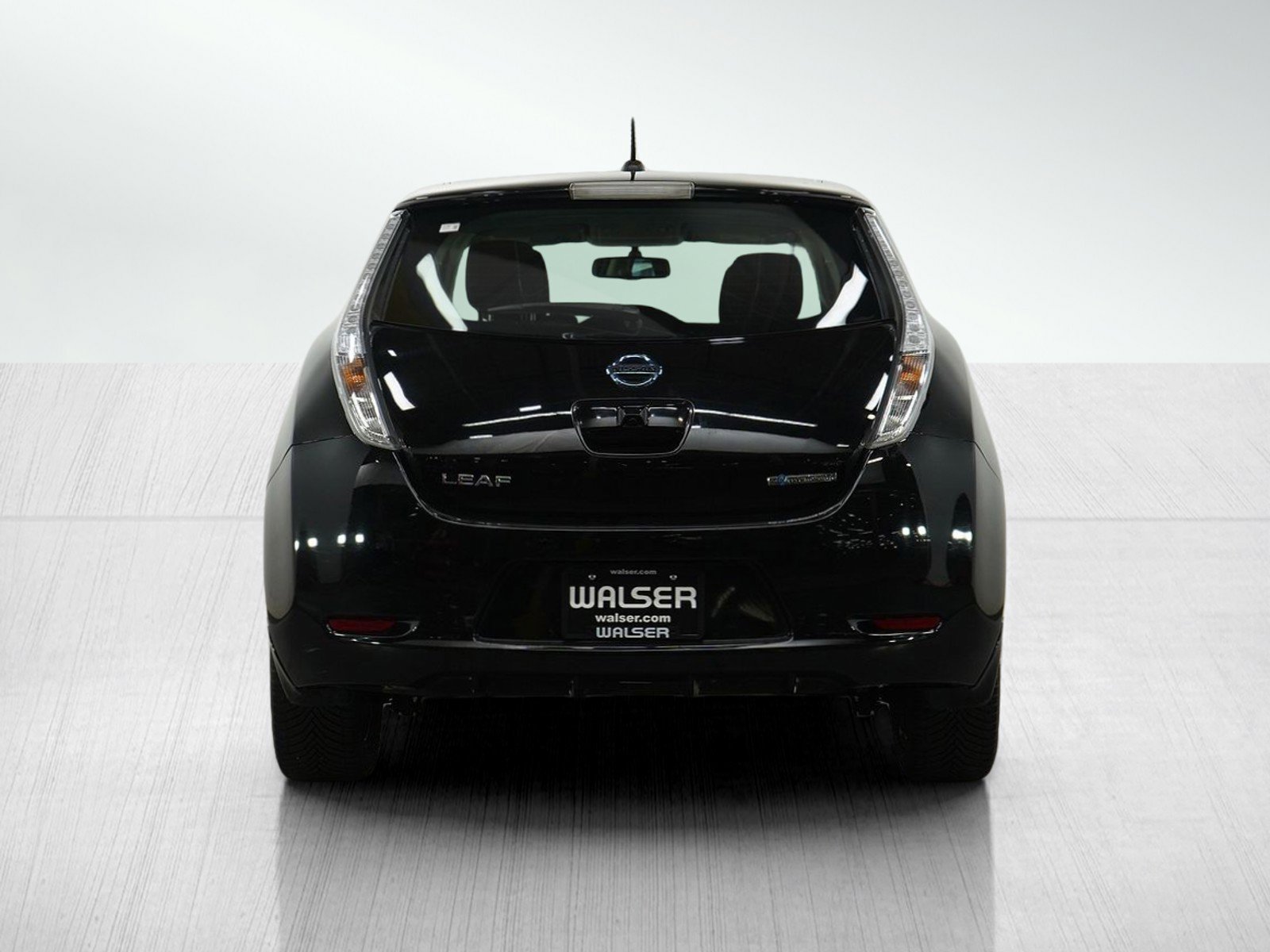 2015 Nissan Leaf SV photo 4