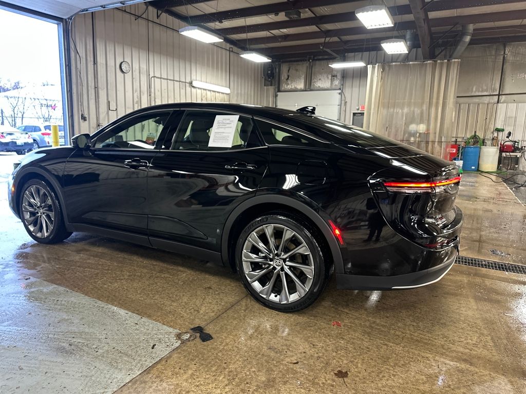 2023 Toyota Crown XLE photo 2