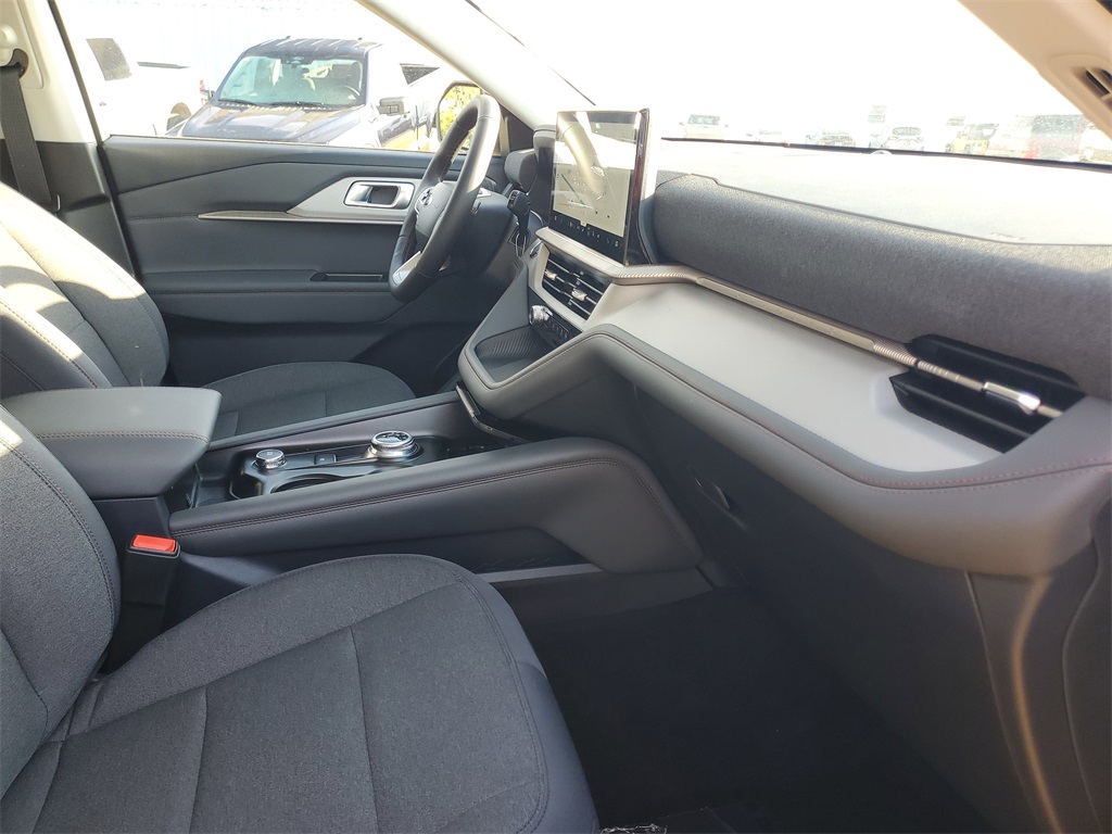 2025 Ford Explorer photo 31