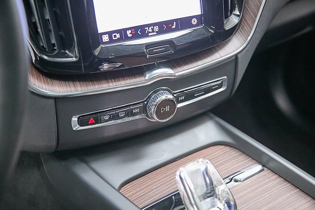 2023 VOLVO XC60 - Image 15