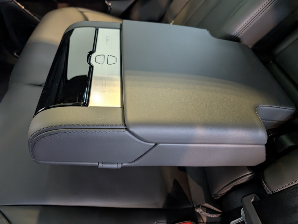 2025 Land Rover Range Rover Sport SE photo 24