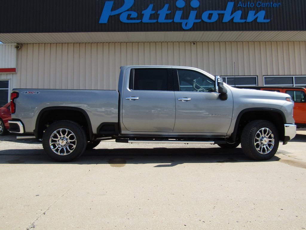 2026 Chevrolet Silverado 3500HD LTZ photo 2