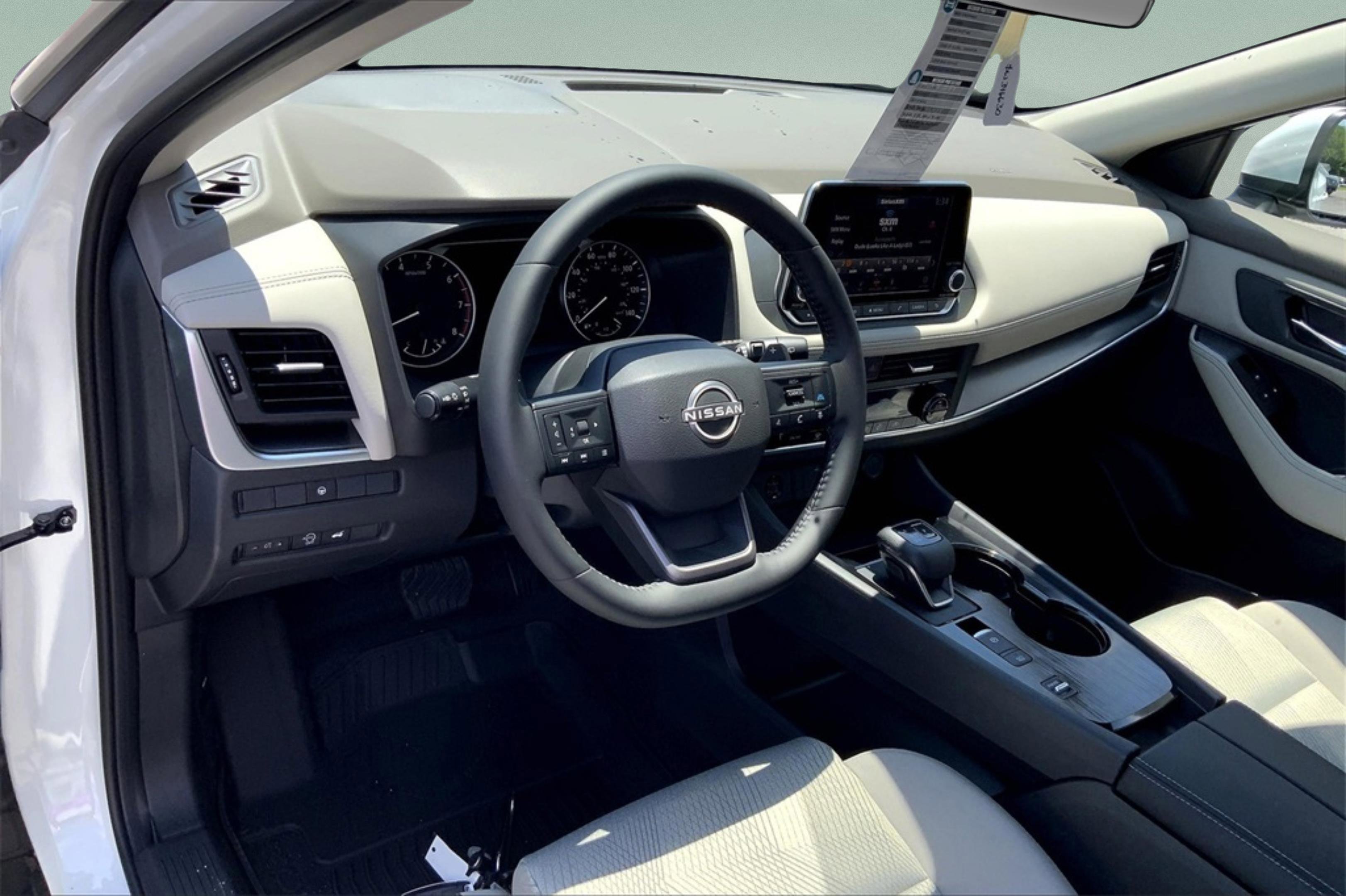 2025 Nissan Rogue SV photo 2