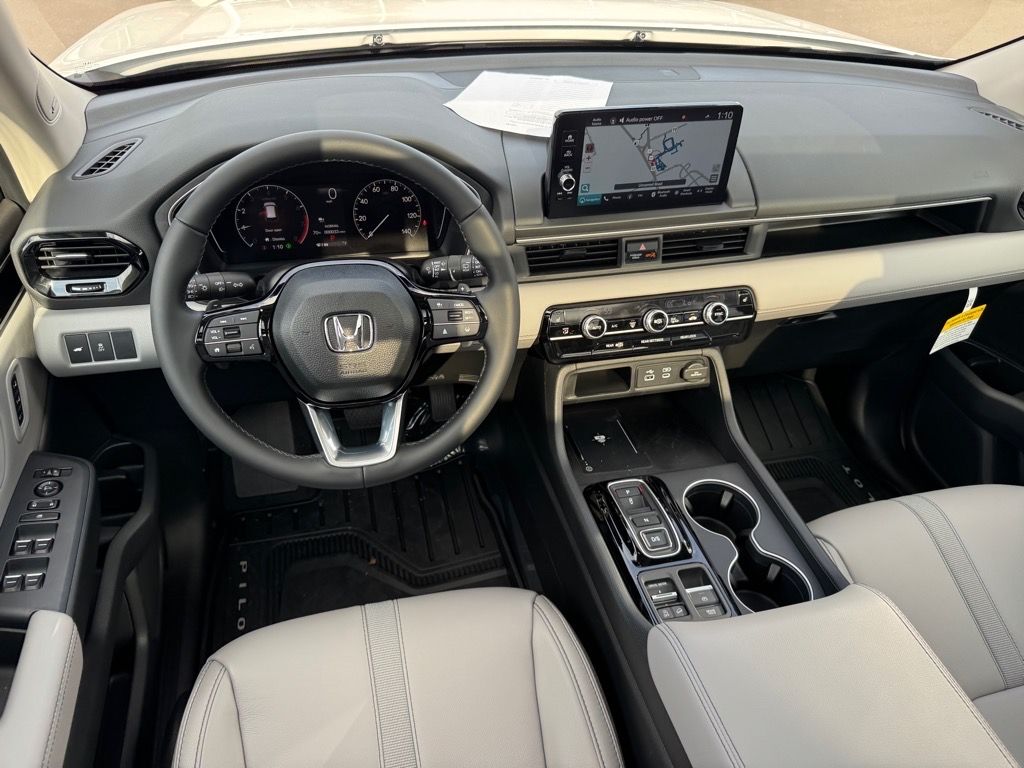 2025 Honda Pilot Touring photo 4