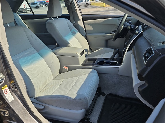 2017 Toyota Camry LE photo 15