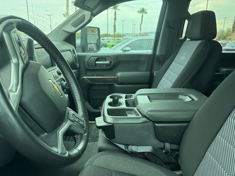 2022 Chevrolet Silverado 2500HD LT photo 3