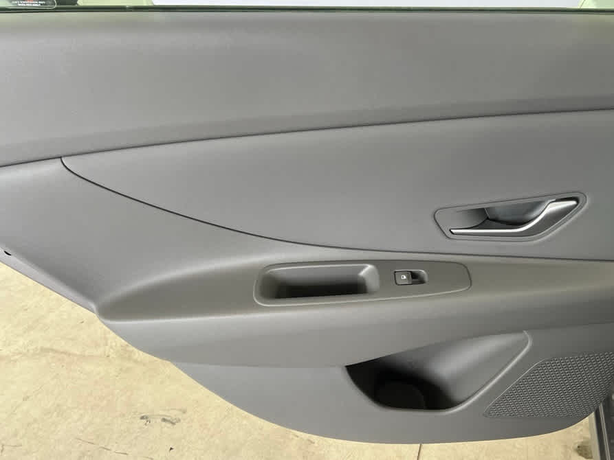 2025 Hyundai Elantra SEL Convenience photo 30