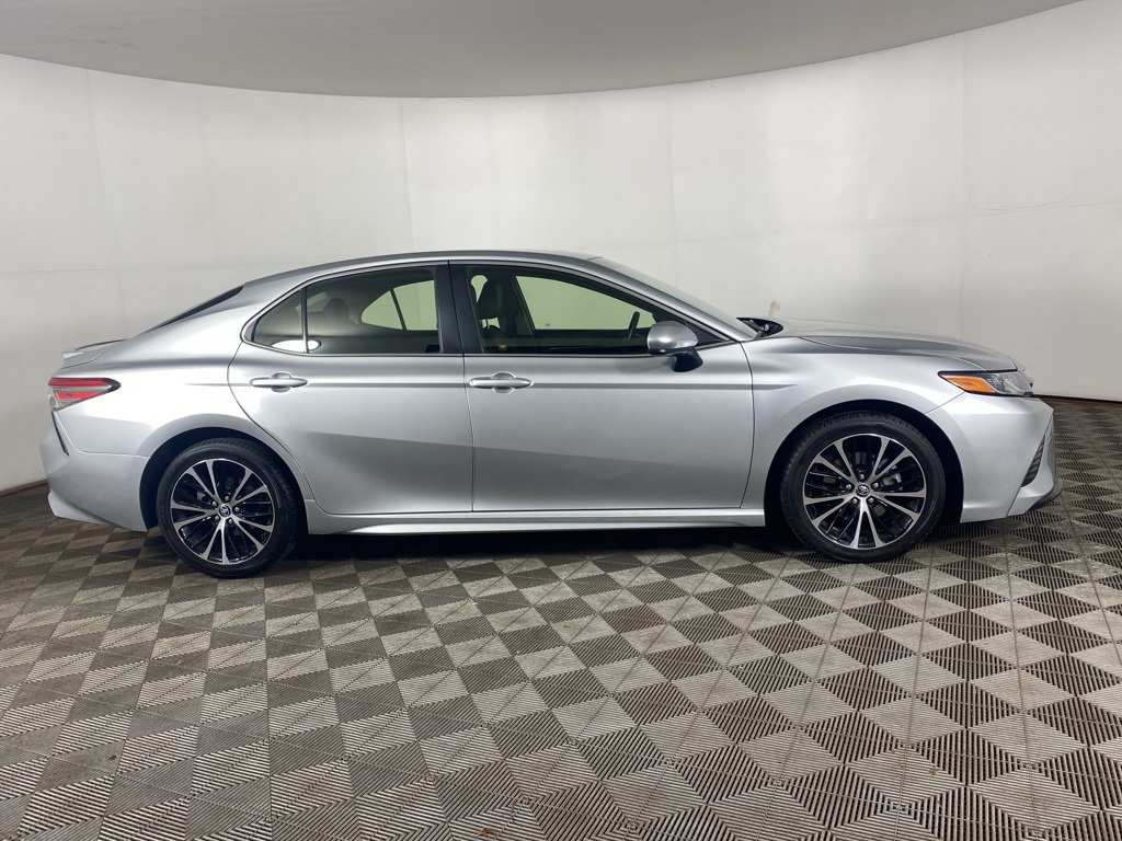 2018 Toyota Camry SE photo 8