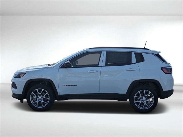 2024 Jeep Compass Latitude Lux photo 6