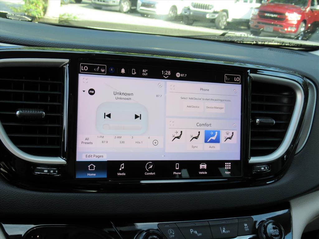 2023 Chrysler Pacifica Touring L photo 19